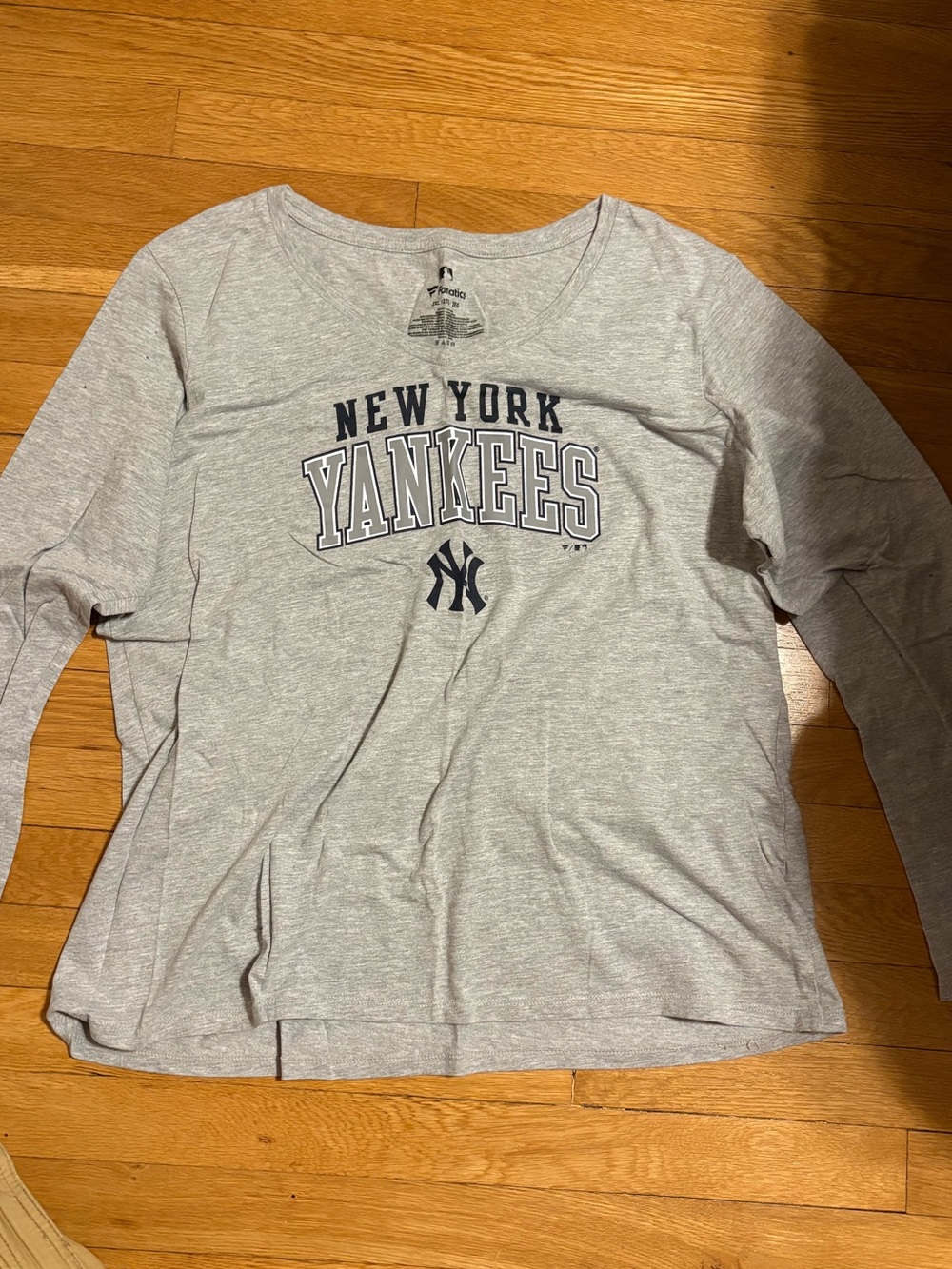 Fanatics New York Yankees Light Gray Long-Sleeve Tee